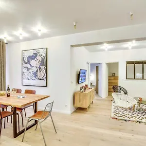  Apartment & Stylish Renovated Parisian / 6-8 Guests France