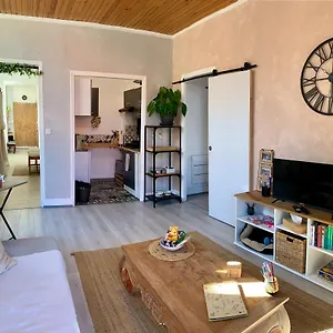 Lumineux Et Confortable 2 Pieces, Centre Apartment